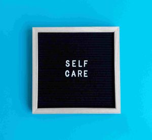 4 consejos de autocuidado en el trabajo para mejorar tu bienestar